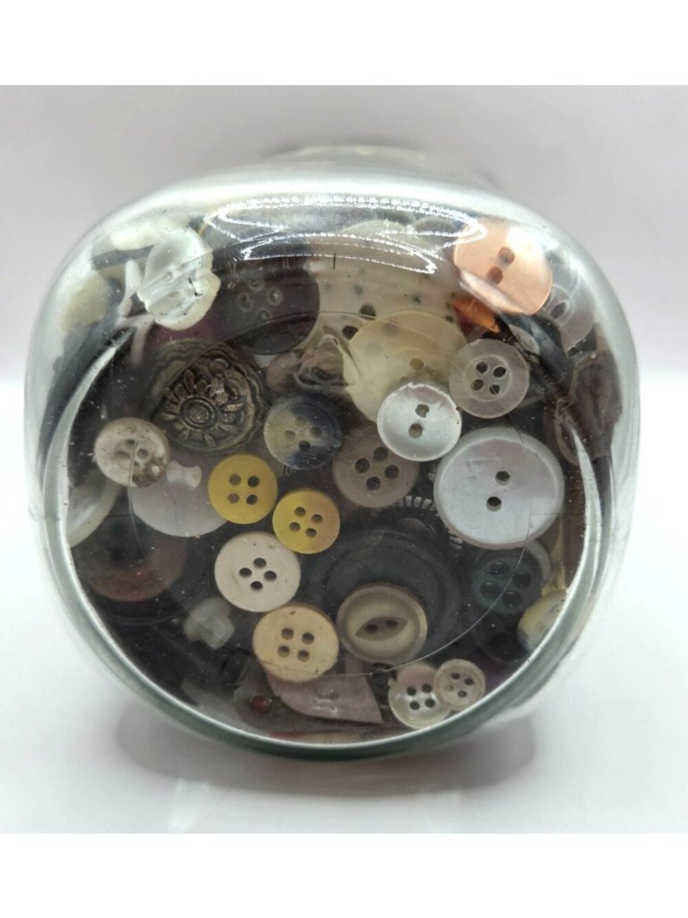 Large Lot Of Vintage Buttons In Mixed Colors Styles Sizes Crafting Sewing Repair - Picture 8 of 10